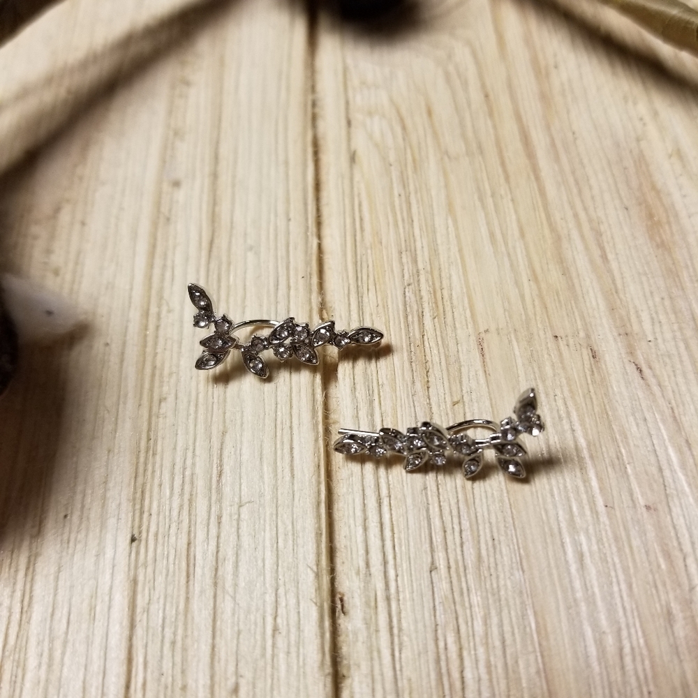🌿🌿Gorgeous Leaf Ear Climbers in SILVER 🌿🌿 - Picture 8 of 12